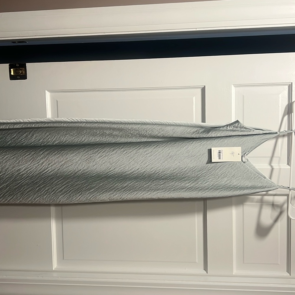 Min V neck satin dress/ size medium